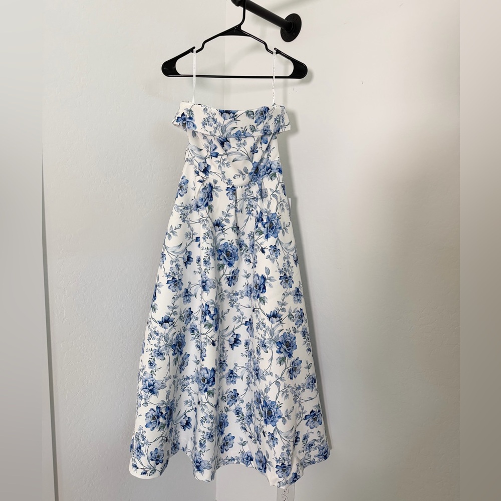 Club L London Blue Porcelain Print Bandeau Midi Dress With Volume Skirt - NWT - Picture 4 of 10